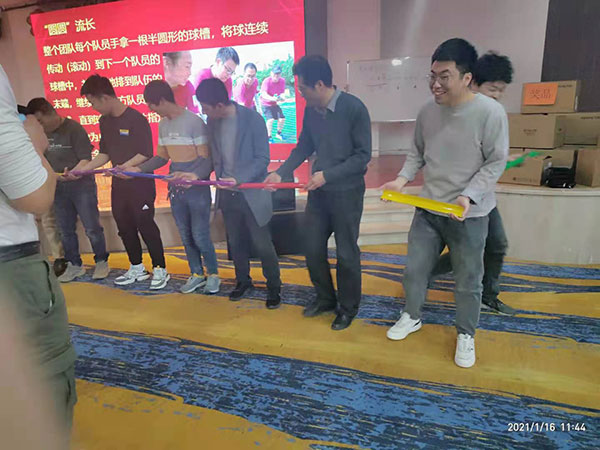熱烈祝賀2021迎新晚會既優(yōu)秀員工表彰大會順利舉辦